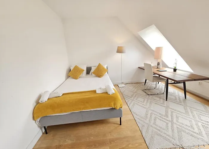 Luxurious 3br Penthouse W Terrace&parking Apartment